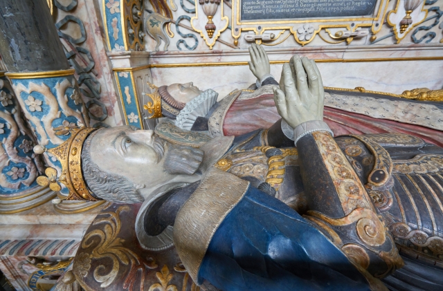 Alamy: effigy of Robert Dudley at Warwick's parish church