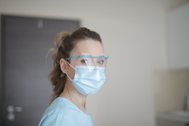 Image of medical professional wearing a mask and goggles
