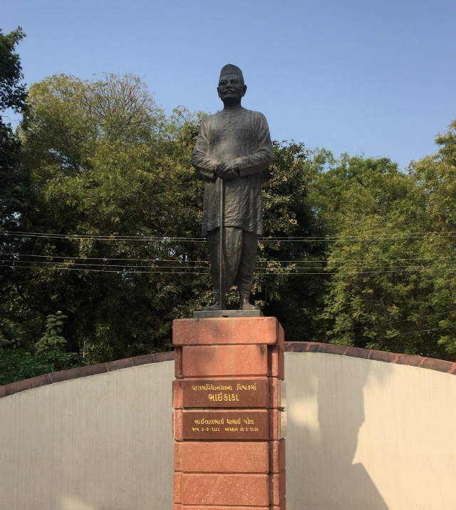 Photograph showing a statue of Bhaikaka Patel, Gujarat Swatantra Party President.