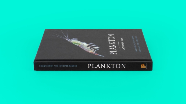 Plankton: A Worldwide Guide spine.