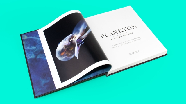 Plankton: A Worldwide Guide 2 pagespread of title pages.